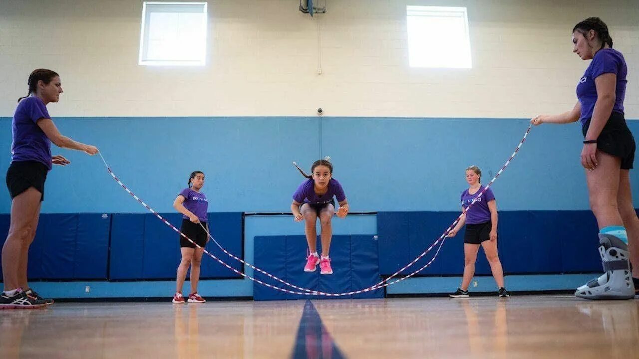 Шведская стенка в доу. Игры с обручами в детском саду. Эстафеты с обручем и мячом. Спортивные и подвижные игры. Занятия по физической культуре в детском саду.