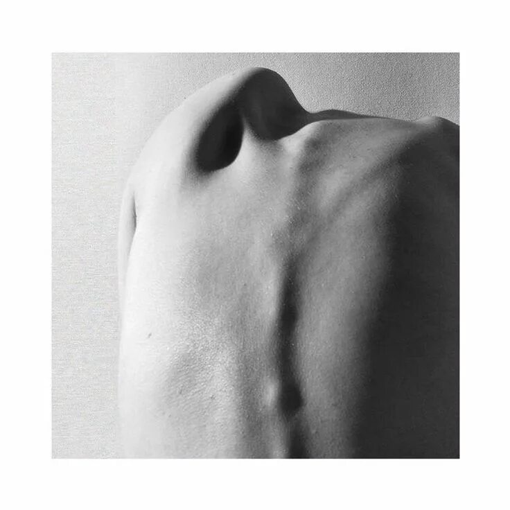 Skin and bones david. Тело в профиль фото. skin and bone. белое тело mellon.