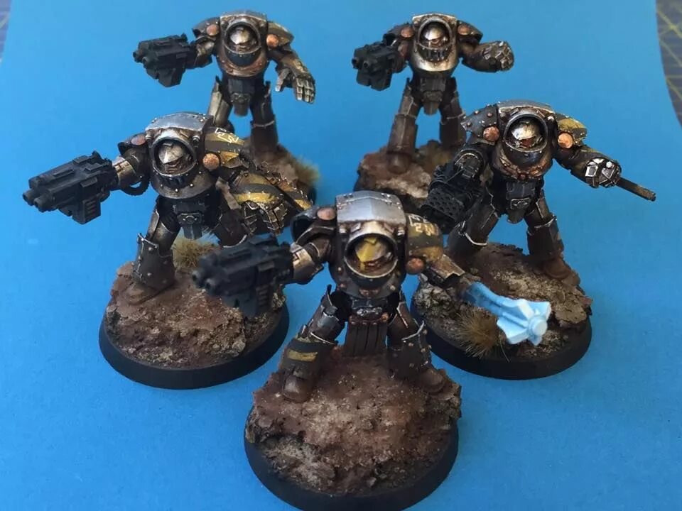 Вархаммер друкхари. Вархаммер сборка. Вархаммер 40000 миниатюры хаос. Корабли космодесанта вархаммер 40000. 30k iron warriors terminators.