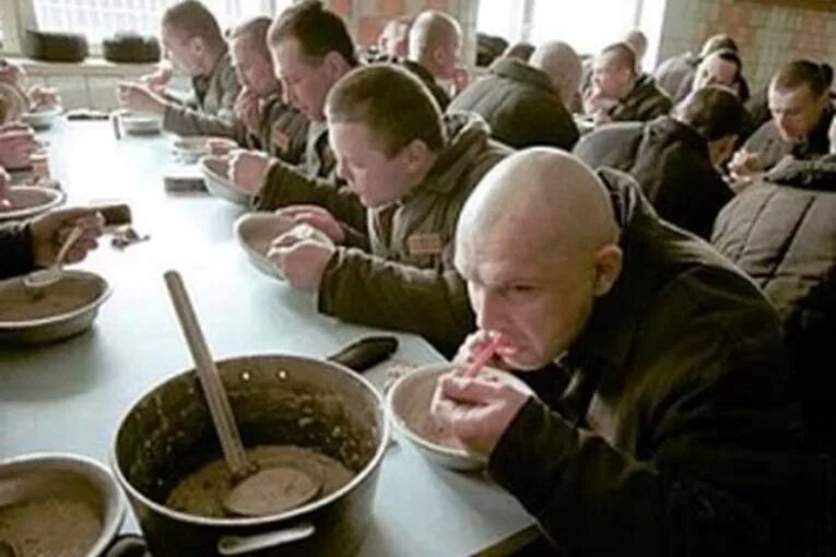 Обед в колонии. Еда зеков. Обед в тюрьме. Еда в тюрьме. Еда зеков.