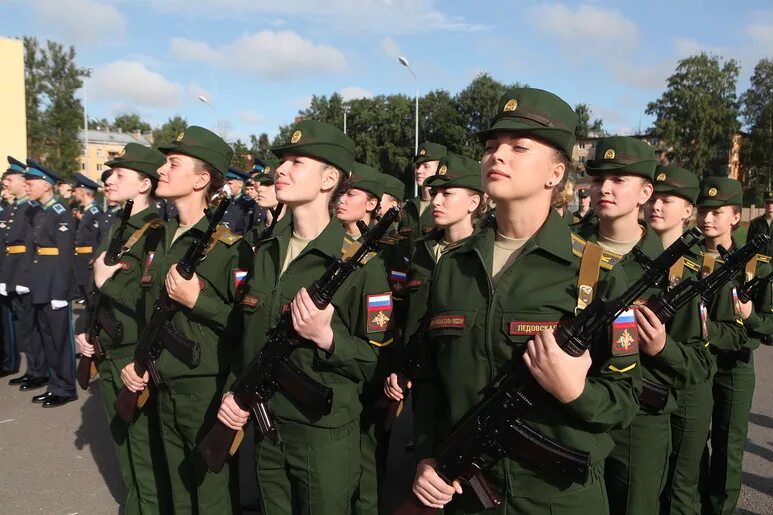 Военная академия санкт. Военная Академия имени Буденного курсанты. Военная Академия связи КМБ. Академия имени Буденного в Санкт-Петербурге для девушек. Академия связи имени Буденного в Санкт-Петербурге девушки.