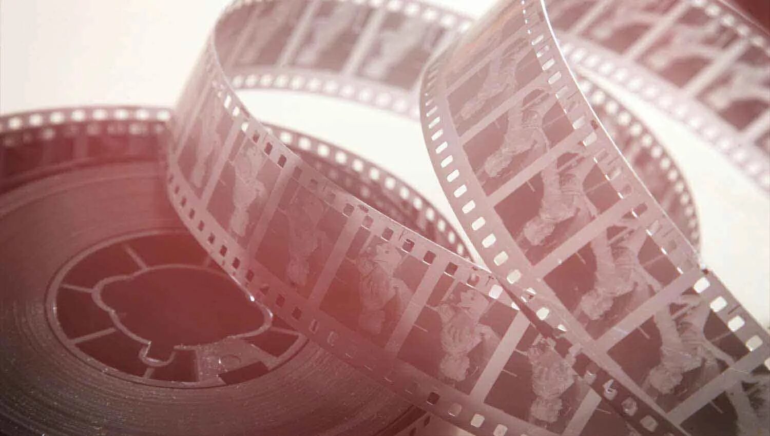 киношная пленка 35mm. пленка 35 мм. кинопленка 35 мм. 35 миллиметров кинопленка. размер кадра 35 мм фотопленки.