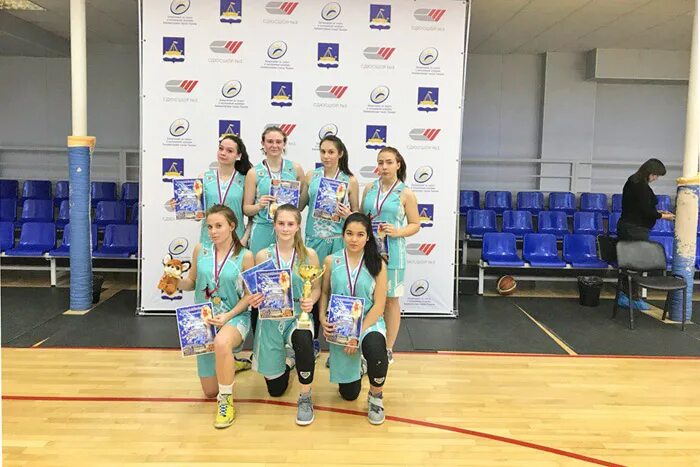 долина ручьев ханты-мансийск. ханты мансийская спортивная школа. горноправдинск спортивный комплекс. спортивная школа ханты-мансийского района. спортивная школа ханты-мансийского района.