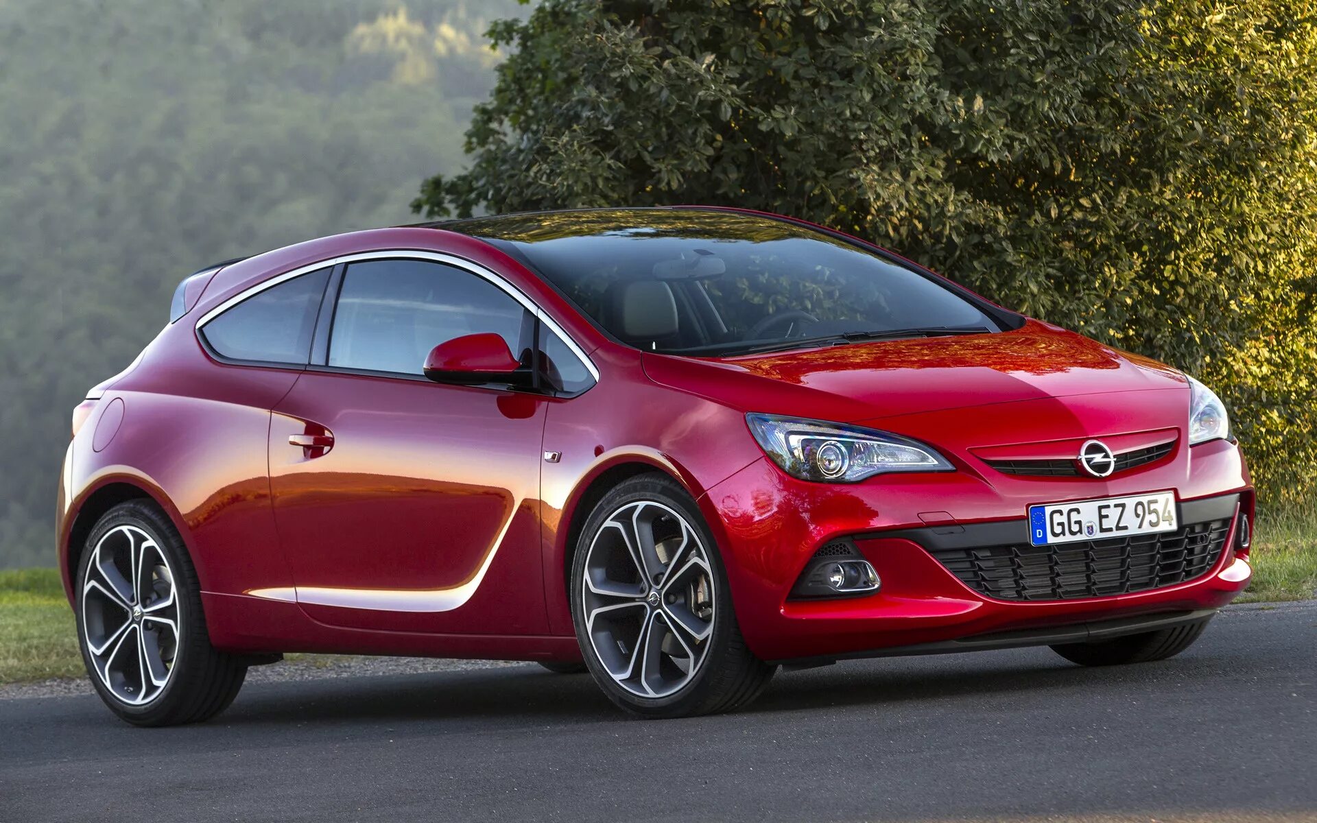 Opel на русском. Opel Astra GTC 2012.