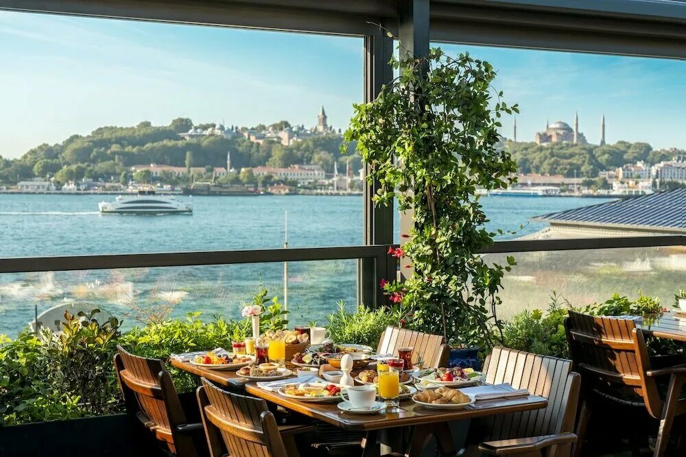 The stay bosphorus стамбул. Отели стамбула на мраморном море. Отели стамбула с видом на босфор. Отель босфор стамбул. Турция вид из окна.
