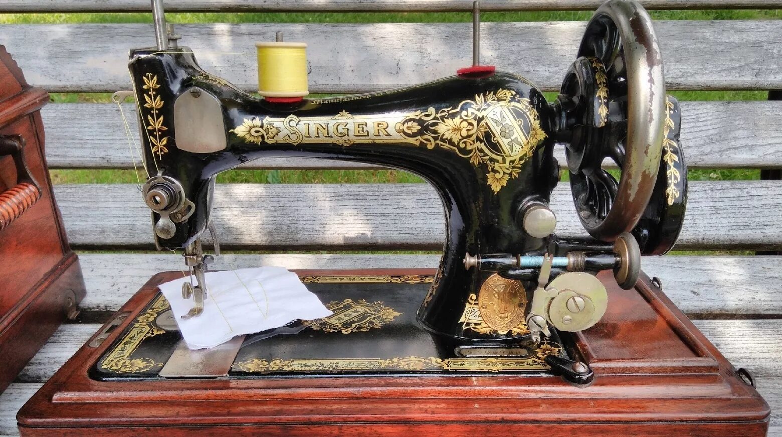 Швейная машина singer отзывы. Швейная машинка (Zinger super 2001). Швейная машинка Зингер 1851 года. Швейная машинка Зингер 2290. Швейная машинка Зингер 1906.