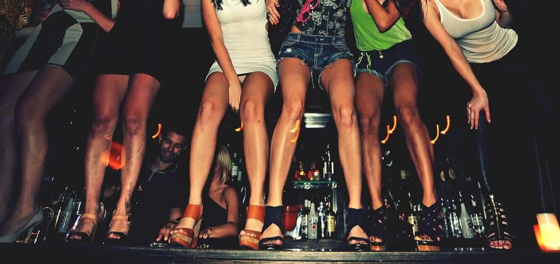 веселье вечеринка. закрытые вечеринки золотой молодежи. вечеринка девичник. вечеринка без женщин. грудь на вечеринке.