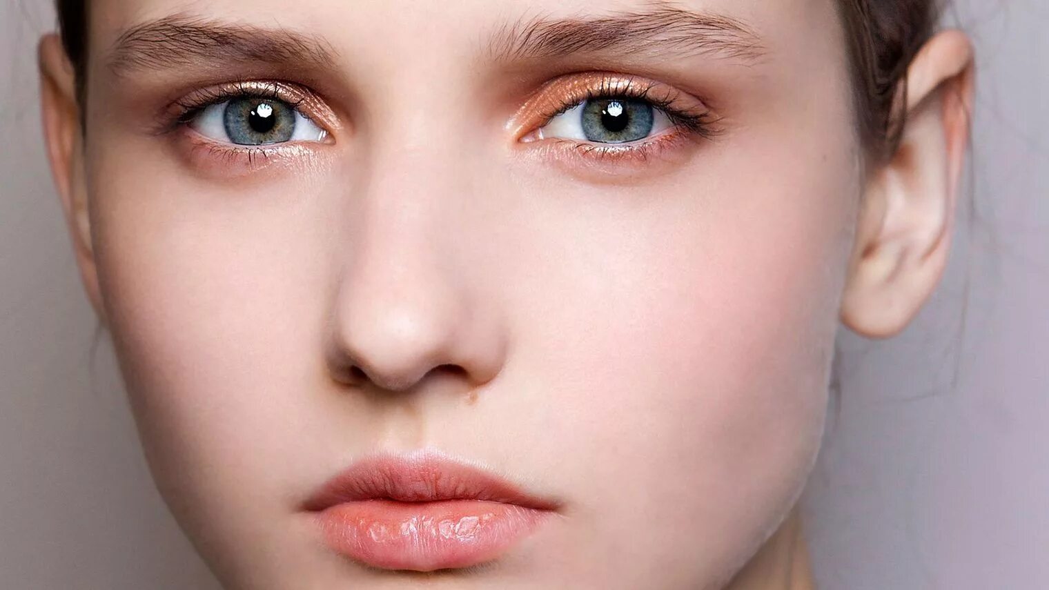 нюдовый макияж для нависшего века. как выглядят маленькие глаза. как выглядят маленькие глаза. адель 2011. маленькие глаза.