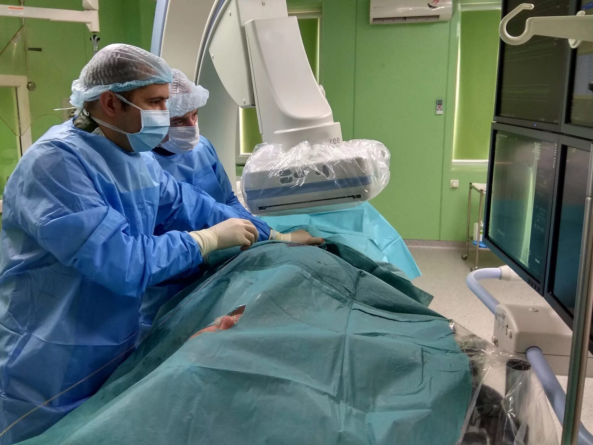 краснодар сосудистая хирургия краевая больница. сосудистый хирург операция. операционные ккб1 краснодар. ккб1 в краснодаре им очаповского. хирургическая операция.