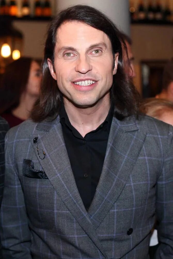 Элайджа вуд. Николас кейдж 1999. Знаменитости родившиеся 28 января. Рева в молодости 2005. Знаменитости родившиеся 28 января.