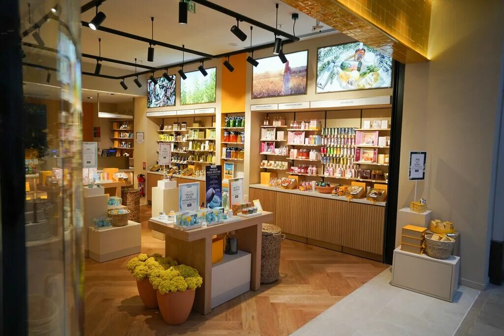 Косметика франция l'occitane. Магазин французской косметики. Магазин французской косметики. Магазин французской косметики. Магазин французской косметики.