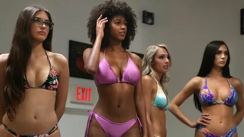 Meet Briana Smith: Miss Hooters International contestant and future mortici...