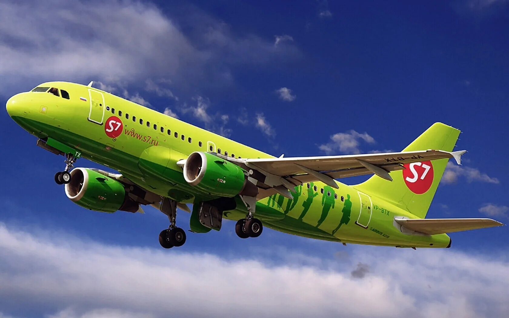 S7 airlines сибирь. A319 s7. Airbus a319 с7. Авиакомпания Сибирь s7. Пассажирский самолет s7.