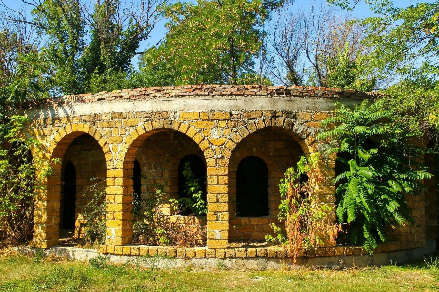 Саки куда сходить. Грузия Саки. Саки Крым. Город Саки в Крыму. Город Саки достопримечательности.