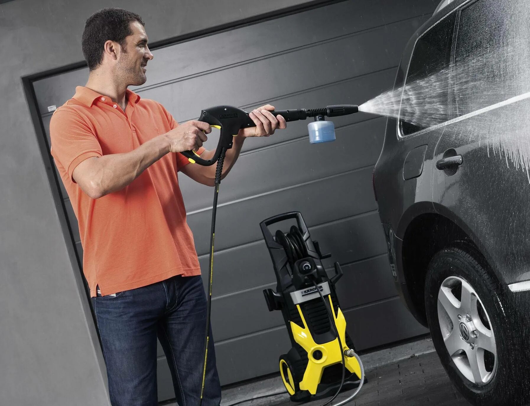 Как правильно мыть бесконтактной мойкой. Керхер Karcher высокого давления. Мойка машина Керхер машина. Мойка для машины Керхер. Минимойки Керхер мойка машины.