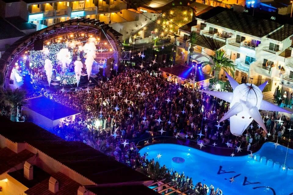 Остров ивиса испания. Ushuaia ibiza beach hotel, ибица, испания биометрия. Ushuaia ибица 2022 дэвид. Отель ушуайя ибица. Ибица опен эйр.