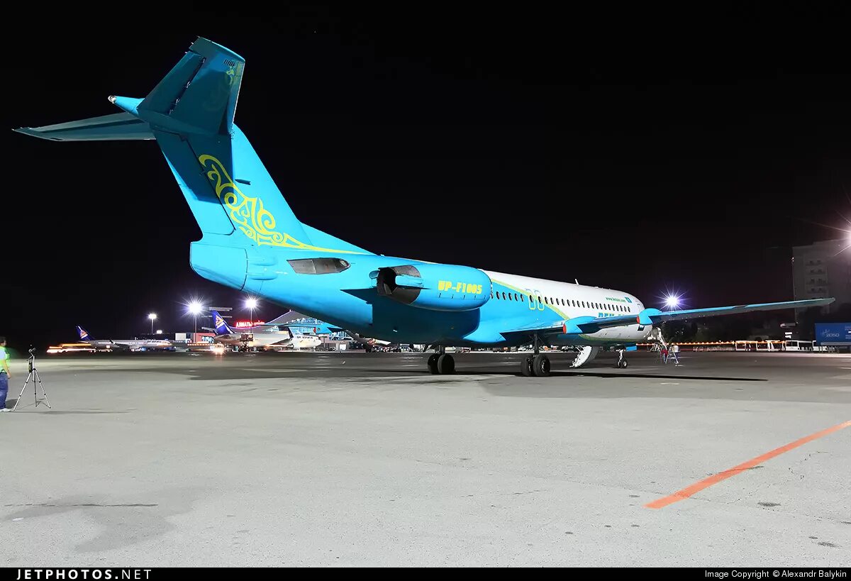 Купить самолет в казахстане. Bek Air авиакомпании Казахстана. Fokker 100 bek Air. Bek Air 2100. Алматы с самолета.