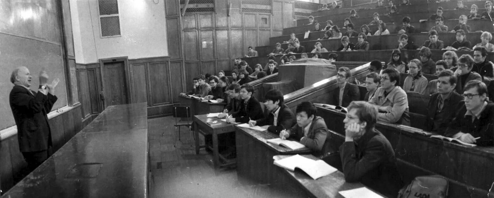 Первый советский университет. МГУ 1945. Москва физфак МГУ 1956. Химический Факультет МГУ. В 1925 году.