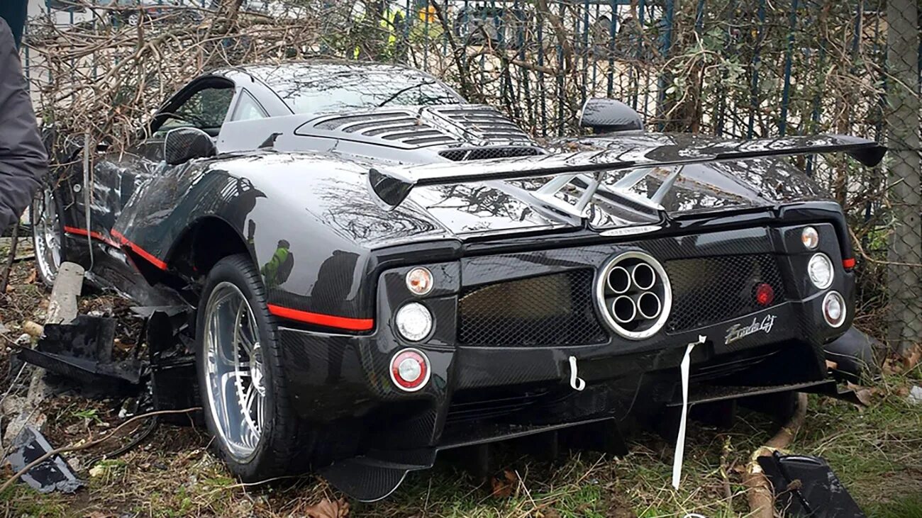 битые авто ламборгини. мерседес цлс разбитый. битые дорогие машины. битые дорогие авто. разбитые дорогие машины.