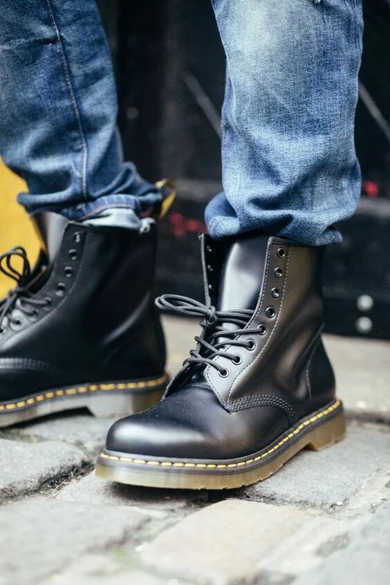 Ношенные ботинки. Ботинки доктор Мартинс 1460. Dr. Martens ботинки 1460. Dr Martens 1460 мужские. Dr Martens 1460 Black.