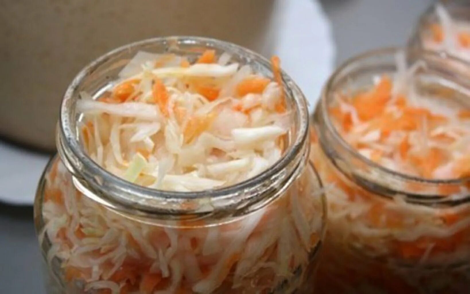 Капуста квашеная. Маринование капусты на зиму в банках рецепты. Мариновая капустана зиму. Маринованная капуста на зиму. Капуста в банках.