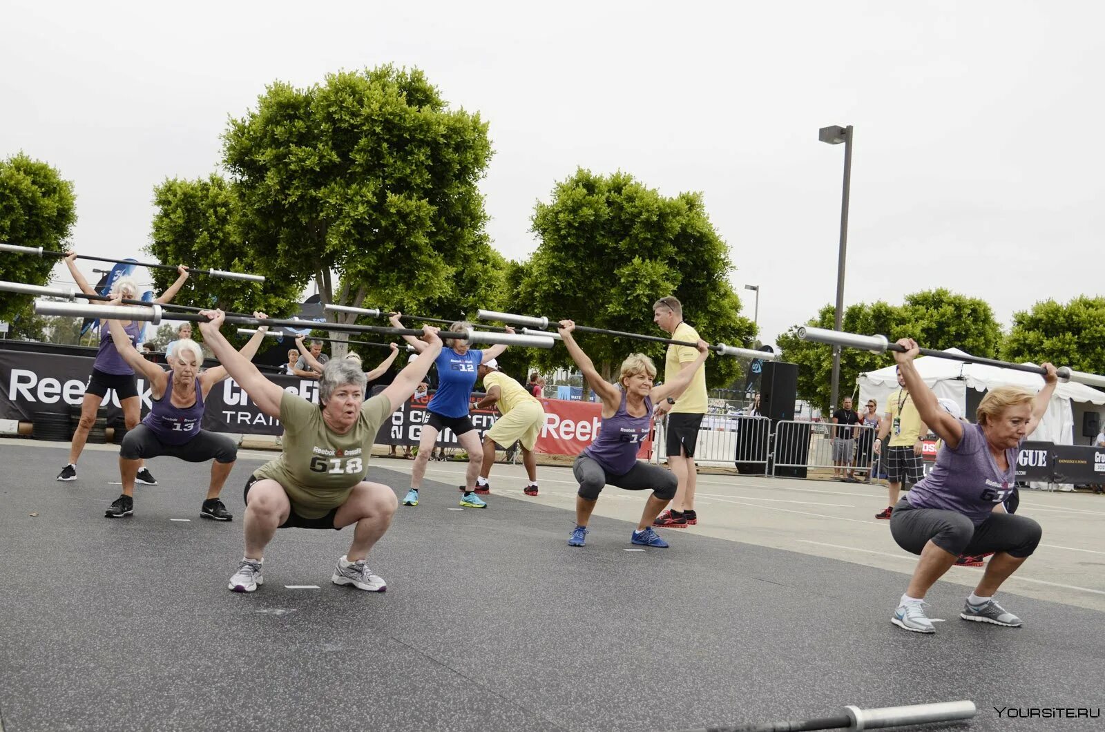 Кроссфит площадка на улице. Crossfit на улице. Кроссфит уличный. Кроссфит в парке. Кроссфит на улице.