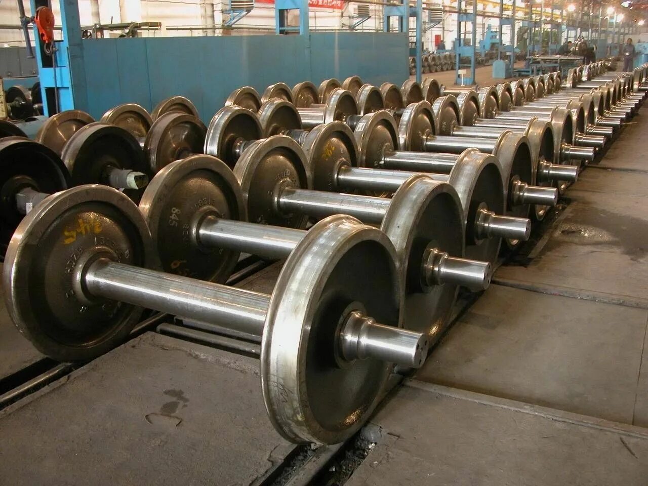 колесная пара ру1 грузовые вагоны. железнодорожная пара колес. железнодорожная пара колес. цельнокатаное колесо вагона. колесная пара агд-1.