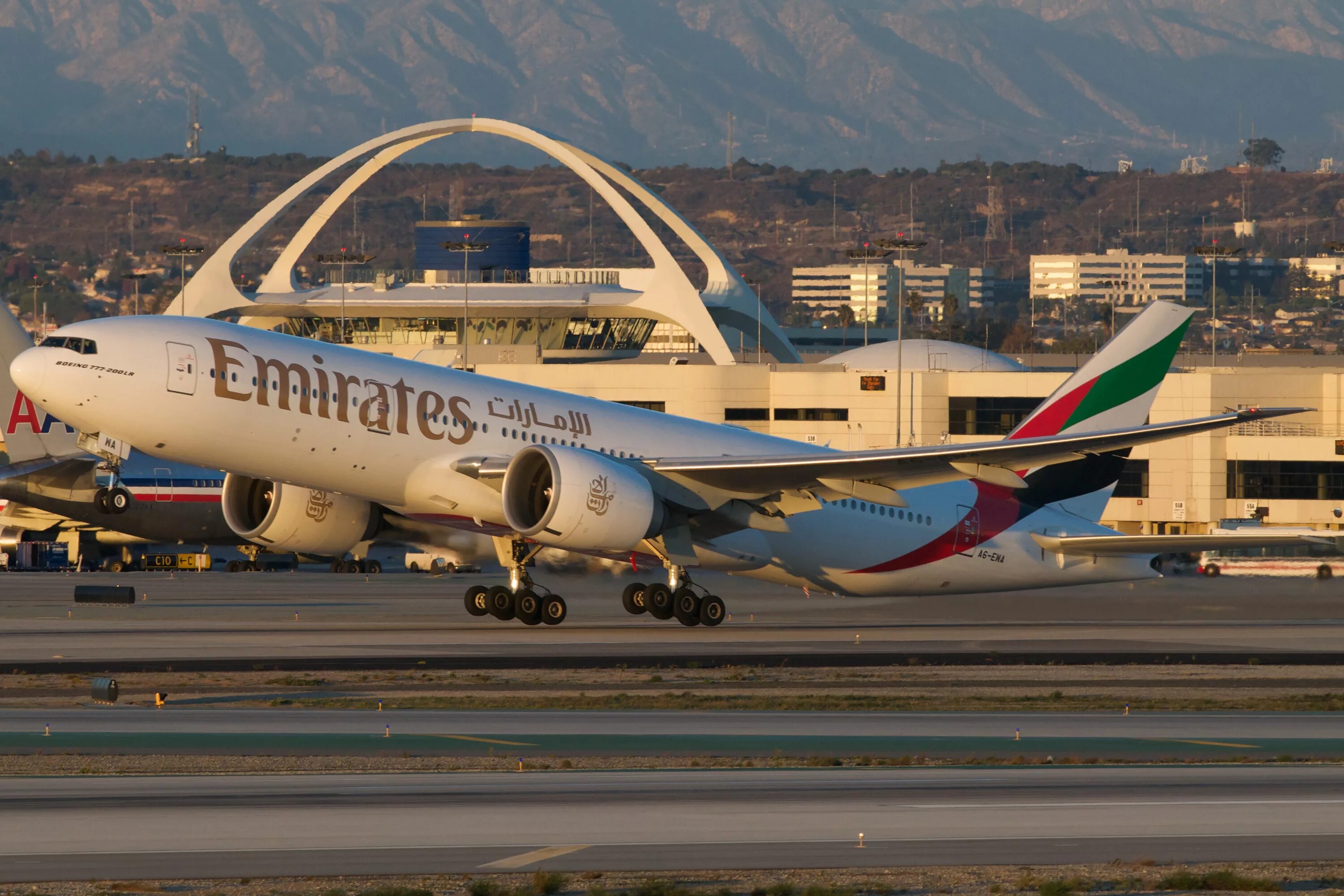 Boeing 777-200lr. Боинг 777 Эмирейтс. Боинг 777 200 ЛР. B777-200lr.