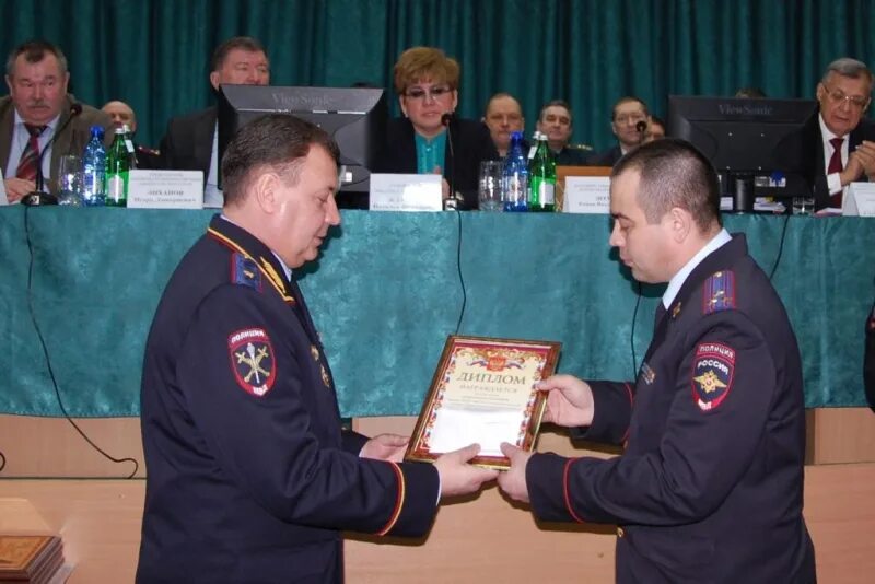 Начальник мо мвд россии "голышмановский". Станция 'фрутвейл' фильм 2013 актёры. Полицейский мвд. Начальник гу мвд москвы. Коллектив прокуратуры.