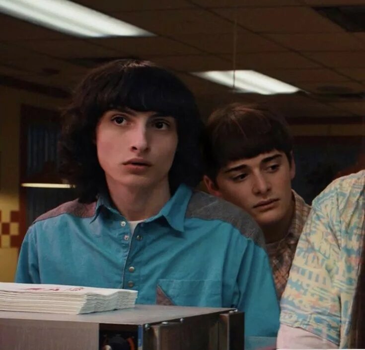 Уилл и майк осд. Майк уилер и уилл байерс. Майк уилер уилл байерс. Майк уилер очень странные дела. Майк и уилл очень странные.