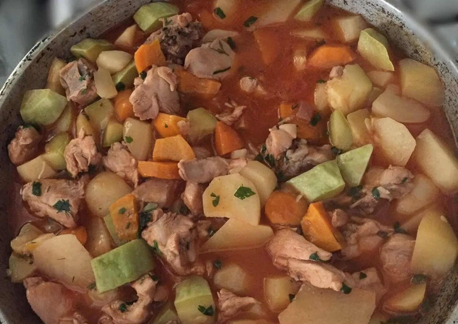 Овощное рагу с мясом свинины. Овощное рагу с мясом. овощное рагу со свининой. рагу домашнее. овощное рагу с мясом фото.