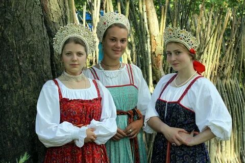 Девичий русский народный костюм