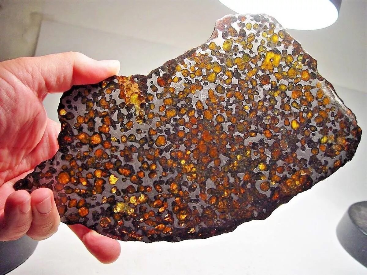 Iron stone. Каменные железокаменные метеориты. Метеорит палласит. Каменно железные метеориты. Железо каменный палласит.