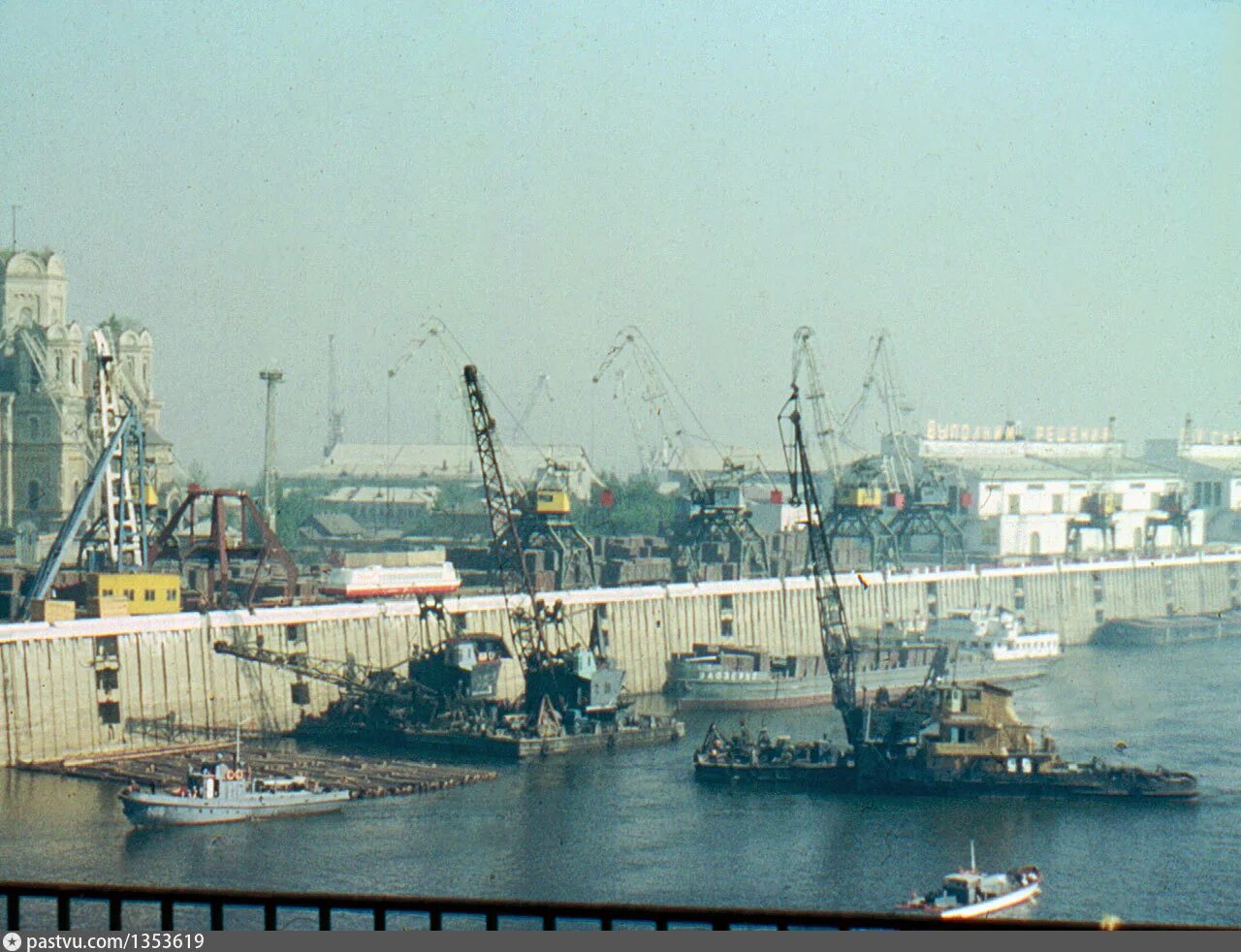 Большой морской порт спб. Двинская порт. Морской порт питер. Порт на васильевском острове. Канонерский остров санкт-петербург.