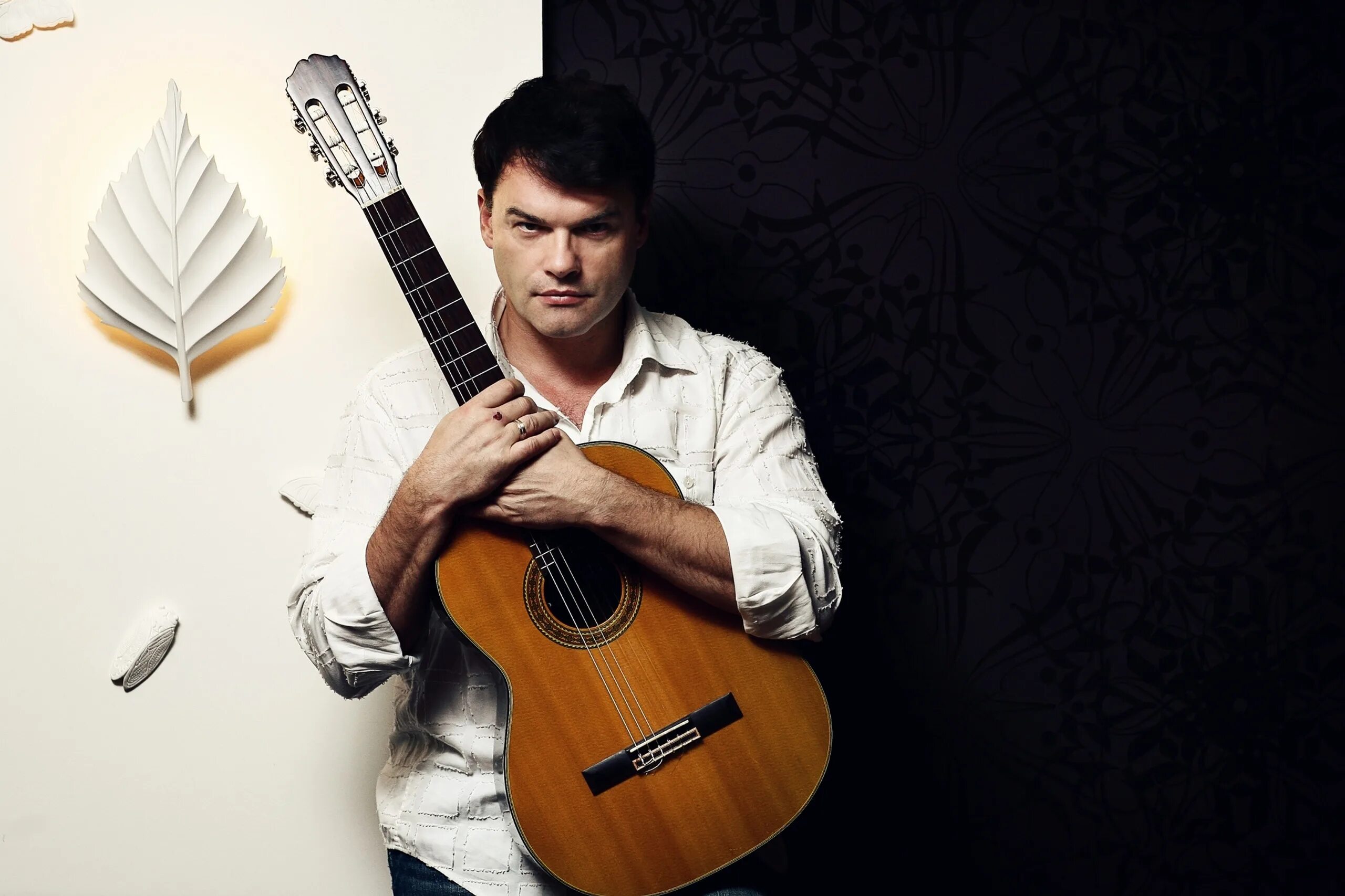 евгений дятлов с гитарой. певец дятлов. евгений дятлов. евгения дятлов. евгений дятлов артист.