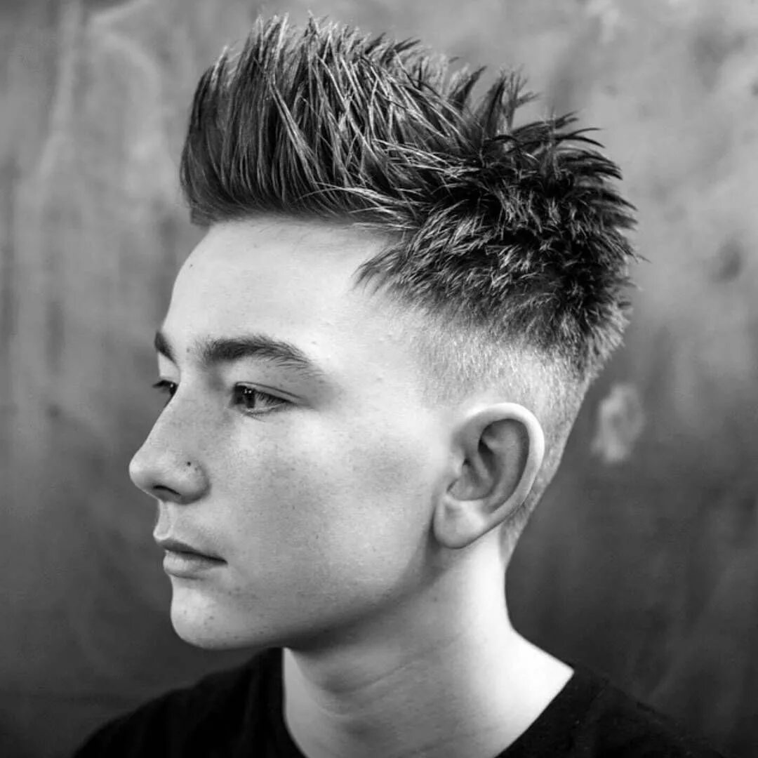 Прическа мальчик 16. Spiky hair стрижка. Faux Hawk стрижка. Стрижка для подростка. Модные подростковые стрижки.