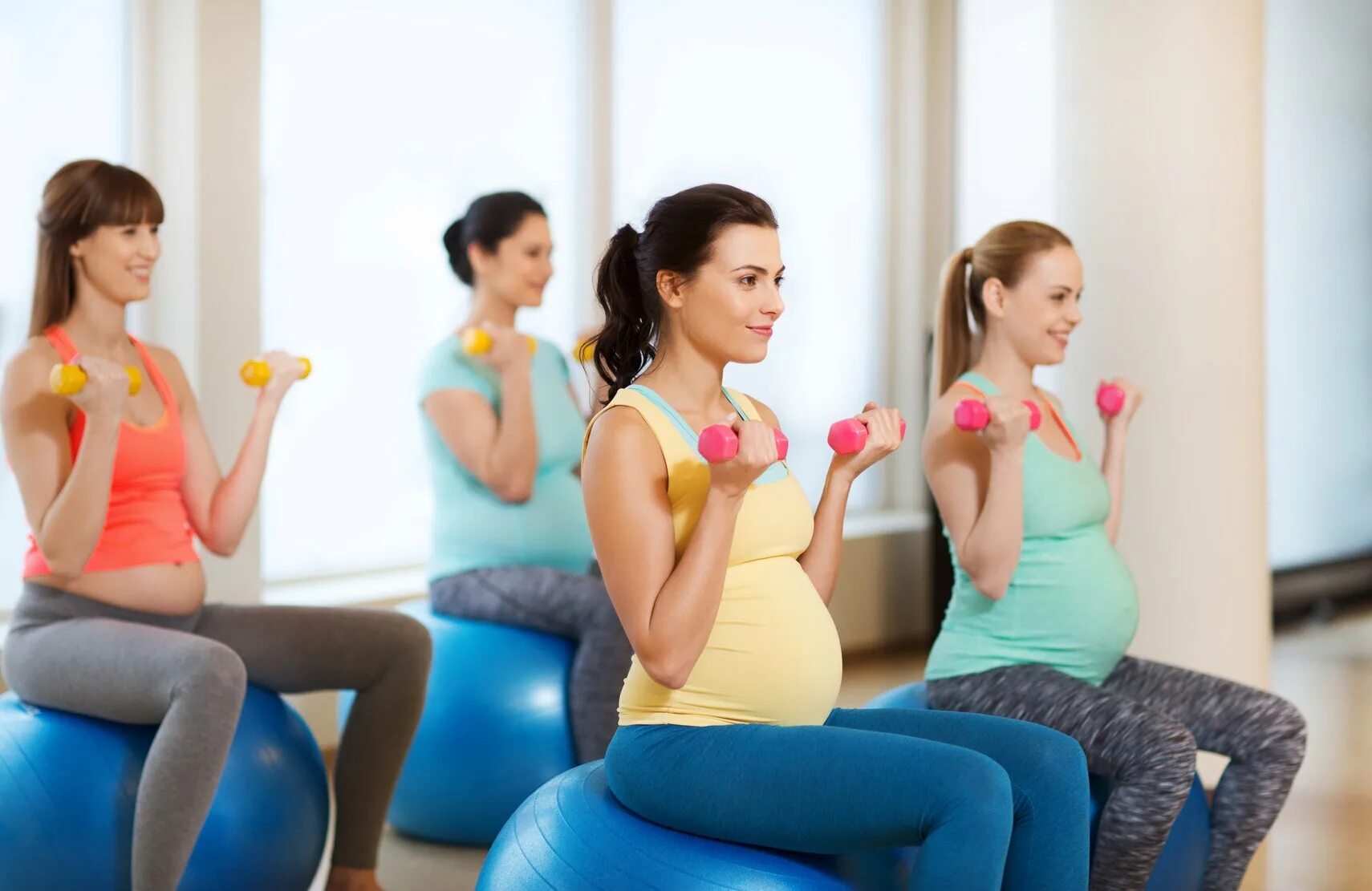 ЛФК для беременных. Лечебная физкультура беременных. Занятия фитнесом для беременных. Йога для беременных.