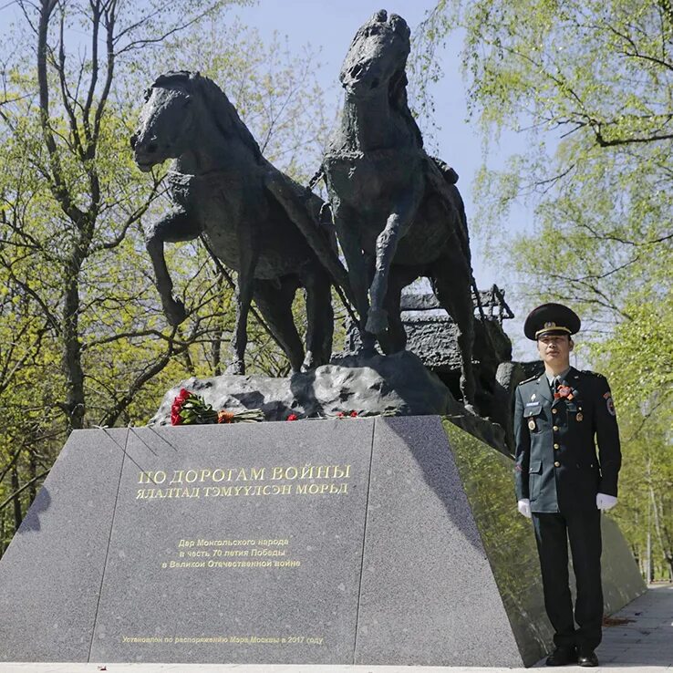 Открытие памятника кони. Памятник вов на поклонной горе. Открытие памятника кони. Памятник николаю кулебаки. Памятник лошадям на поклонной горе.