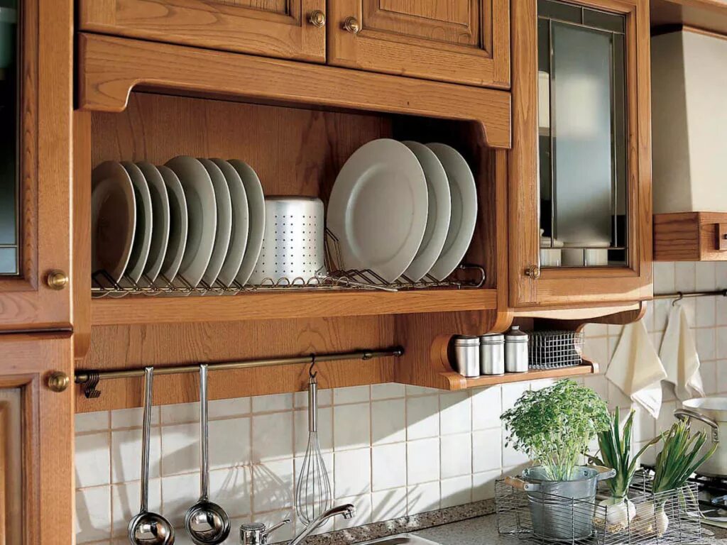 Сушилка для посуды в кухонный шкаф. Полка для посуды. Кухонный шкафчик для посуды. Сушилка для походы посуды в кухонном шкафу.