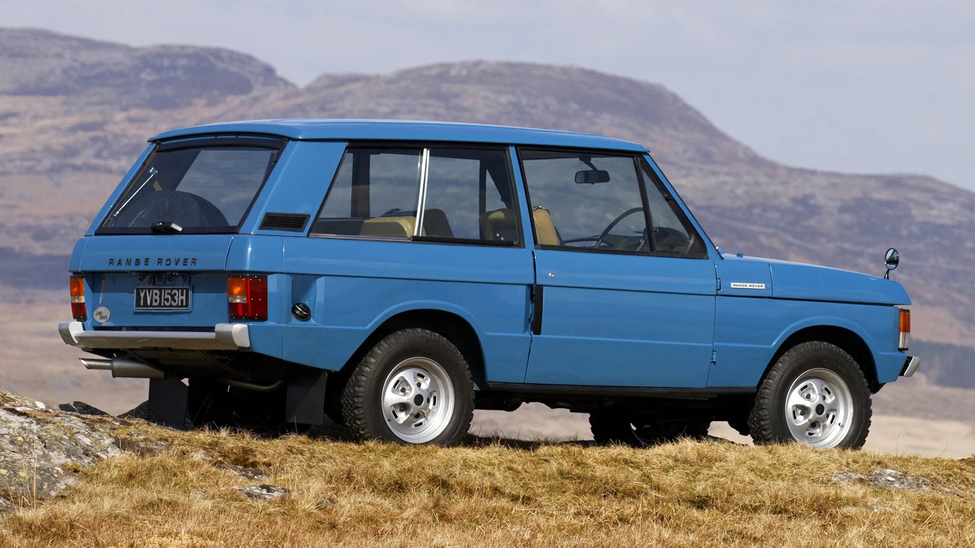 Ленд ровер 1 поколение. Range Rover 1970. Land Rover 3 дверный. Range Rover 3 дверный. Range Rover 1 поколения.