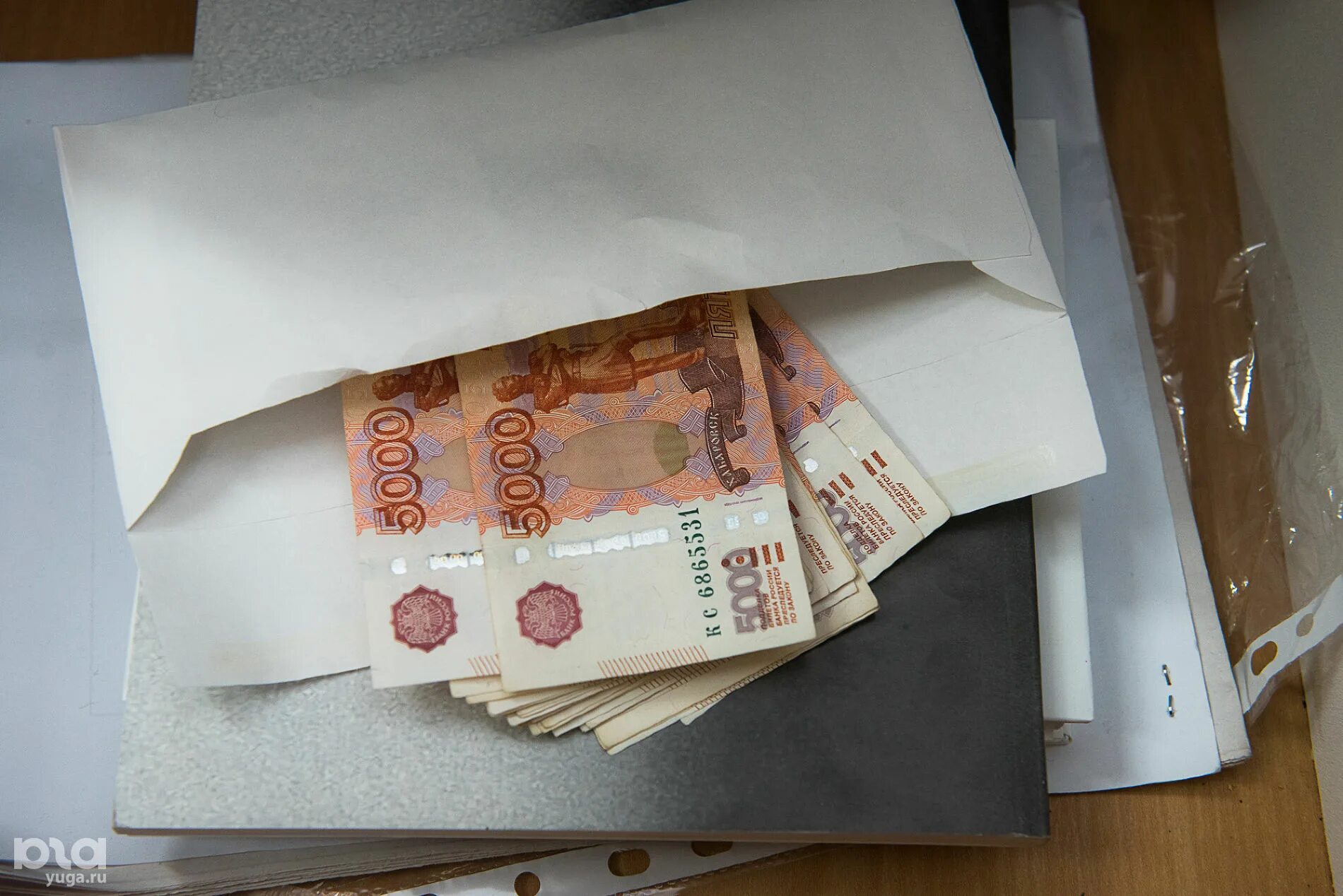 3 4 миллиона рублей. Миллион рублей. млн руб. 3 миллиона рублей. фото 1500 рублей которые лежат на столе.