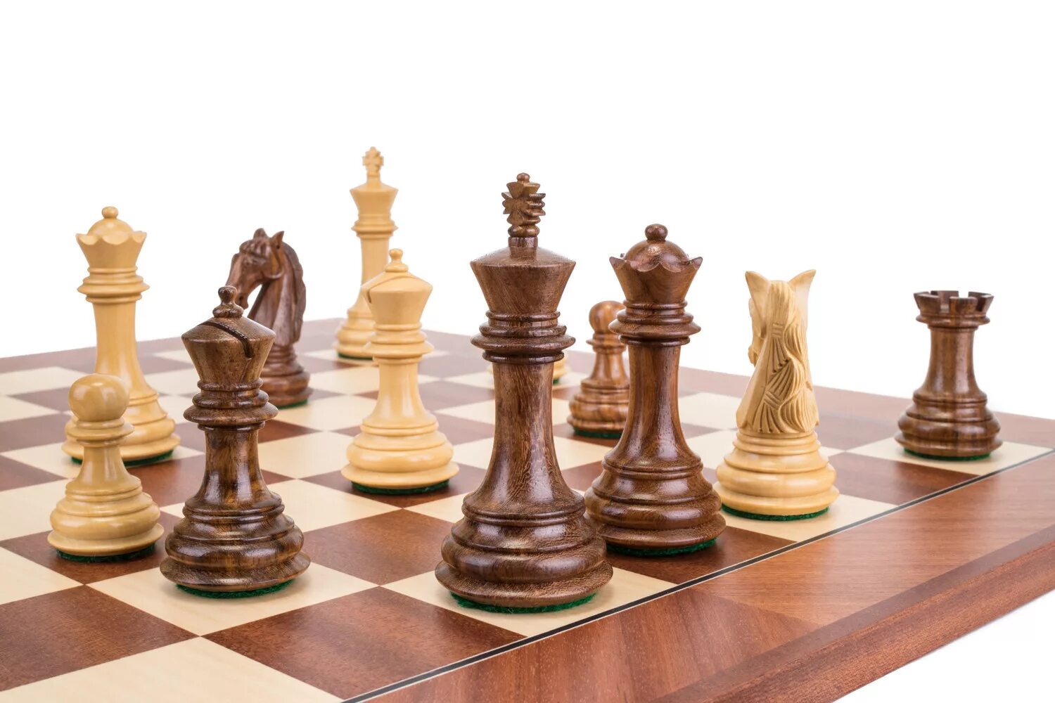 Шахматы рядом. Секция шахматы для детей. Шахматные фигуры. Шахматная композиция. Шахматы рядом.