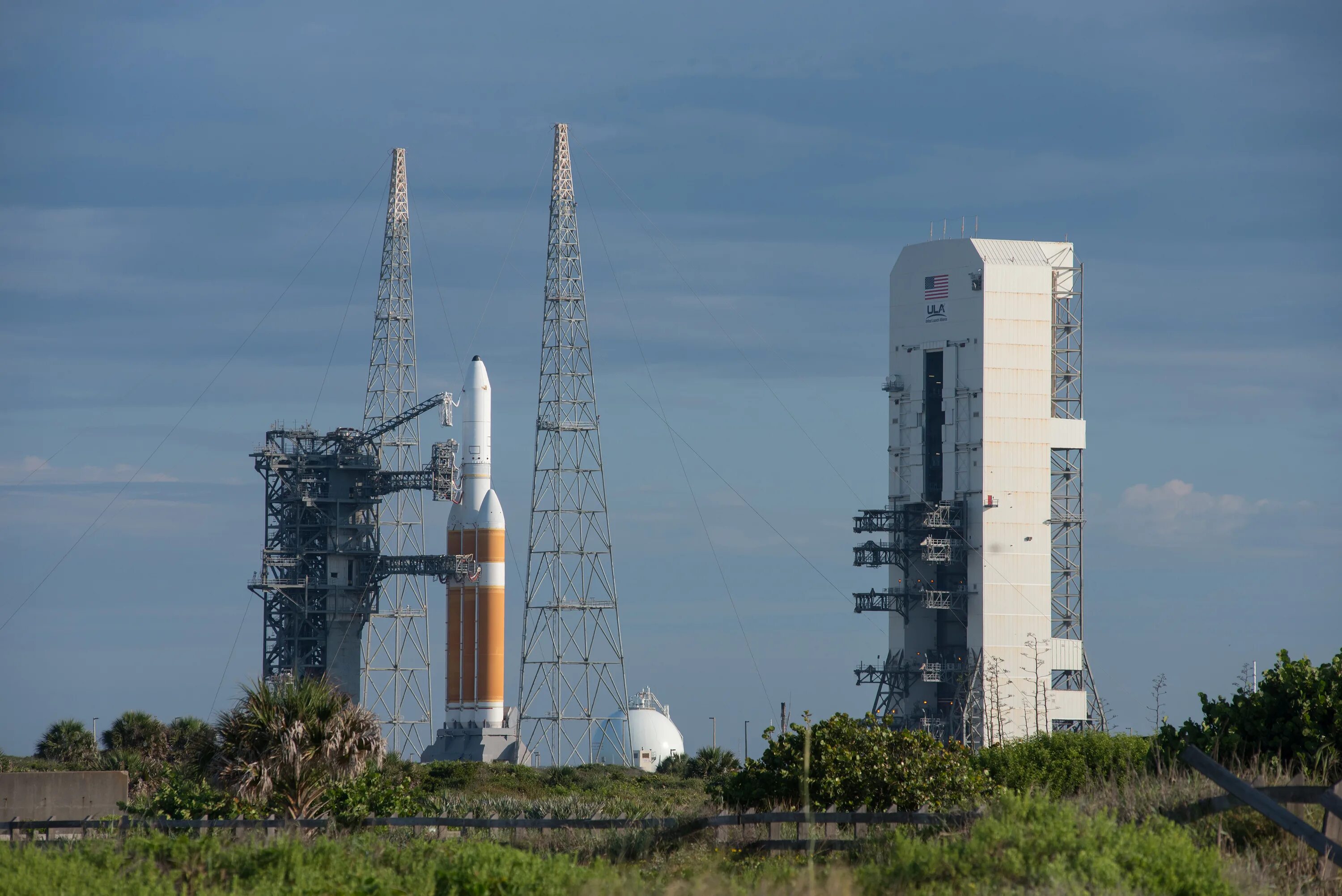 Delta iv heavy. Дельта 4 хеви. Мыс Канаверал космодром. Ракета Дельта 4. Дельта-4 хэви ракета-носитель.