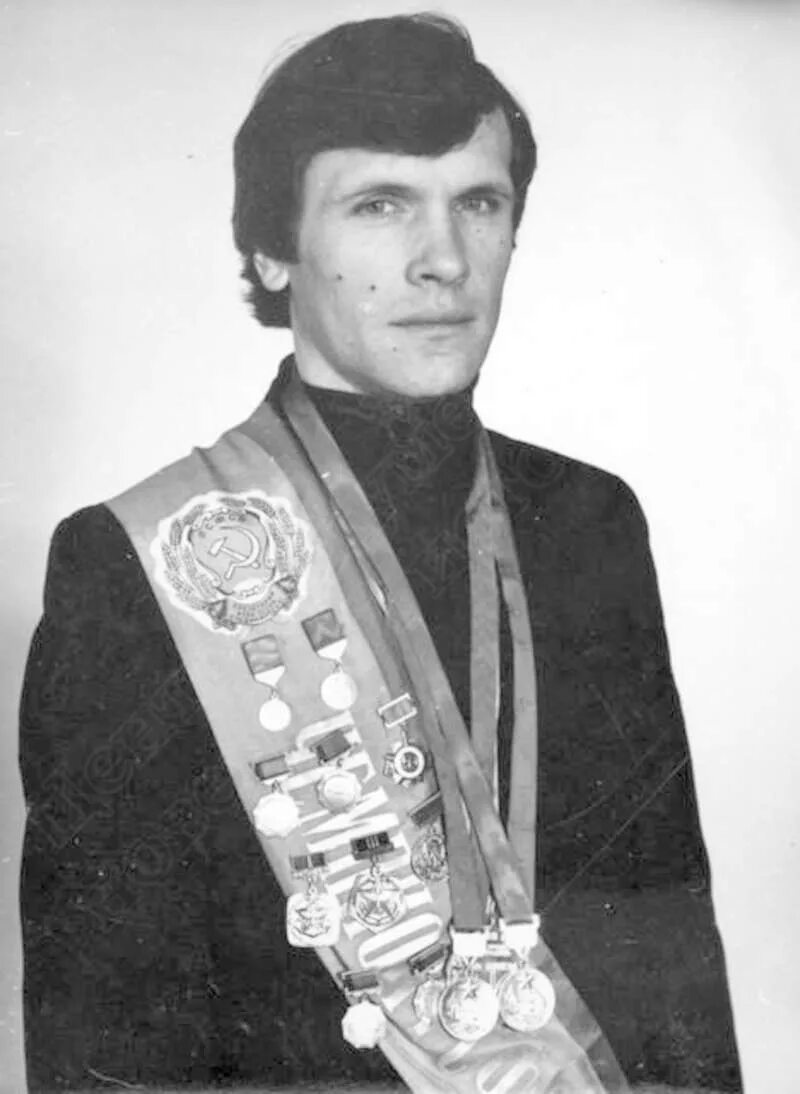 Пловец шаварш карапетян. Опалев гребля. 11 кратный чемпион. 11 кратный чемпион. 11 кратный чемпион.