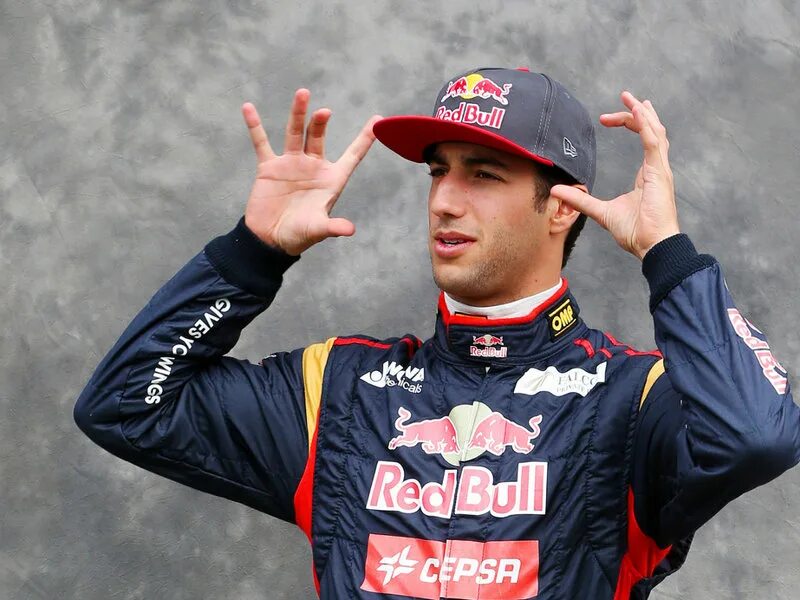 Риккардо. Даниэль Риккардо 2013. Helmet Daniel Ricciardo 2013. Даниэль Риккардо фотосессии. Daniel Ricciardo фотосессии.
