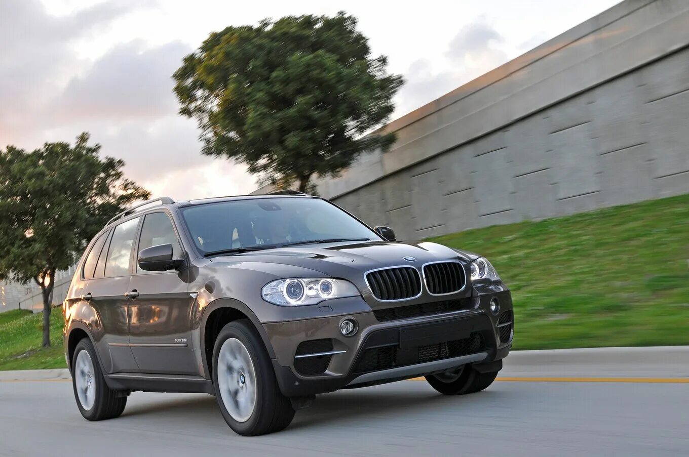 Bmw x5 обзор. BMW x5 2011. BMW x5 xdrive35i. BMW x5m 2011. БМВ х5 Рестайлинг.