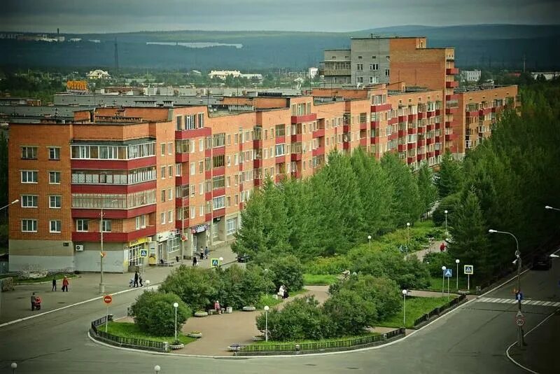 Сколько в оленегорске. Центр города Оленегорска. Оленегорск лето. Оленегорск летом. Оленегорск фото города.