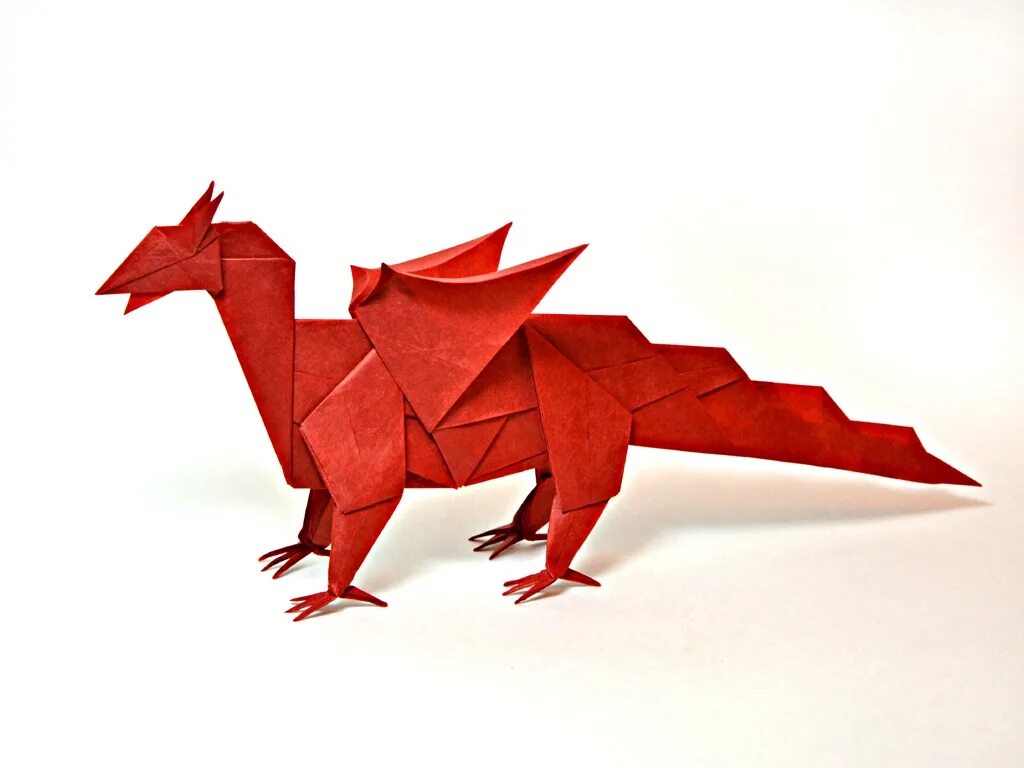 Дракон из бумаги без. Оригами. Дракон из бумаги. Оригами дракончик. Бумажные драконы на руку.
