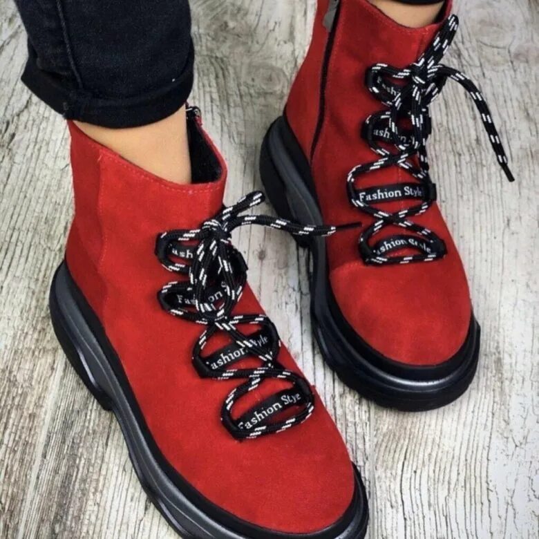 Красные ботинки женские. Красные зимние ботинки женские. Ботинки черные с красным.