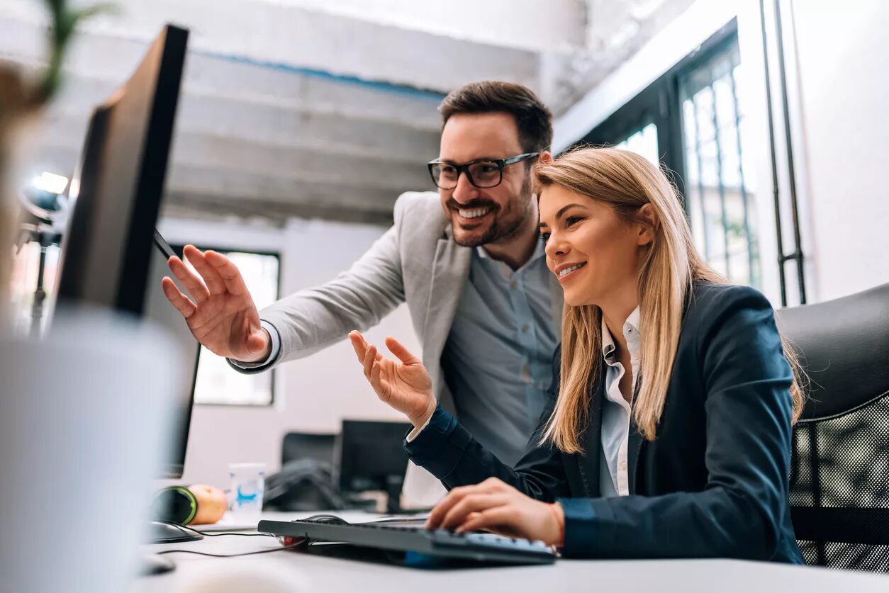 Работа подработка офис. Люди в офисе. радостные люди в офисе. офисный работник. работа в офисе.